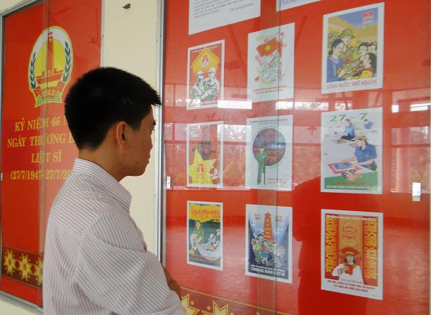 Trưng bày bộ Tranh Cổ động kỷ niệm Ngày Thương binh – Liệt sĩ 27/7